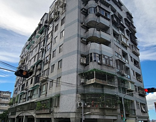 可租補、報稅_能仁家商旁電梯大四房 - Image 1