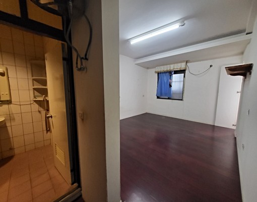 信義國小旁透天店住出租 - Image 6