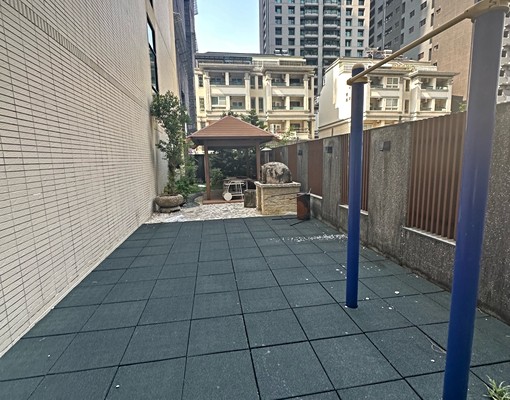 美術館輕軌站旁雙車花園透天住家 - Image 15