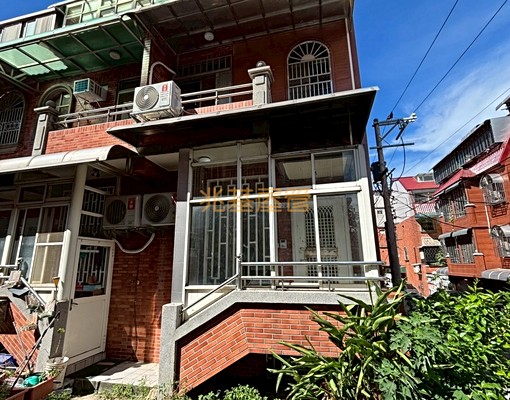 兆基社會住宅🏡(屋主整理中)中壢室內車庫透天🉑租補免仲介 - Image 1