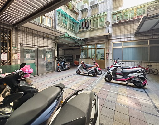 迴龍捷運站,電梯大套房,有警衛、垃圾處理,可租補,輔大學生 - Image 11