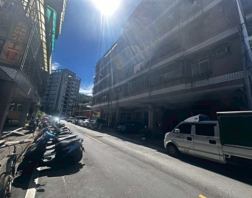 堵南五堵交流道下1樓住家商辦倉儲皆適宜 - Image 4