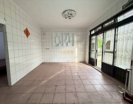 兆基🏡南榮路稀有透天近市區可租補🐯 - Image 1