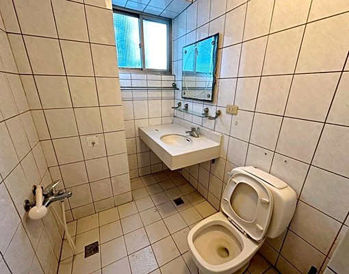 新台五路商圈大東區方正三房 - Image 6