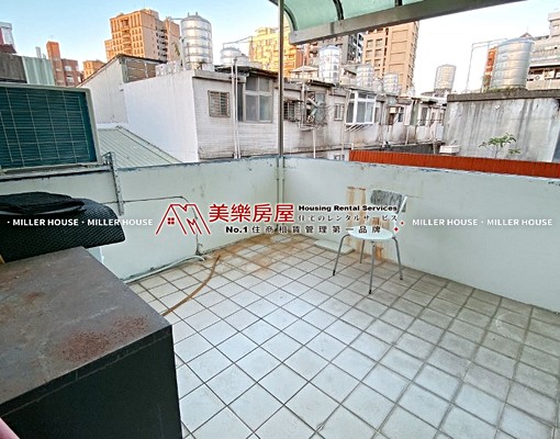 美樂、通化夜市機能讚、透天房、頂樓屋突、水泥實心磚牆、大露臺 - Image 9