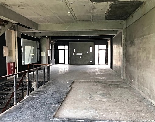 整棟透天有庭院/無裝潢自由規劃|鶯歌尊邸門前停車 - Image 5