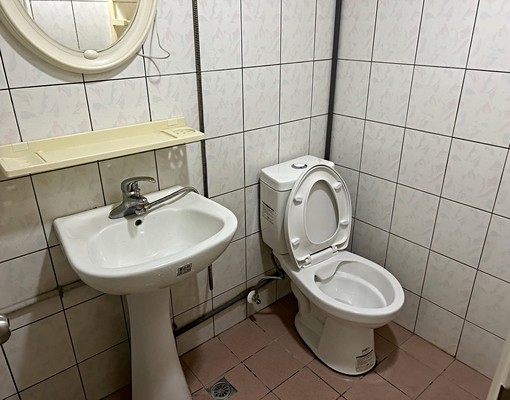 可申請租屋補助!五樓,非頂加!近淡大公車總站,走路一分鐘到 - Image 3