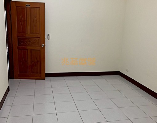 兆基🏡新市市區新裝修7房車庫透天~可報稅員工宿舍 - Image 4