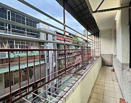 社宅可租補免服務費,前後超級大陽臺,空間超大 - Image 7
