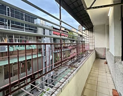 社宅可租補免服務費,前後超級大陽臺,空間超大 - Image 13