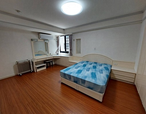 天母新光三越精品屋.安靜住家.屋況好 - Image 8