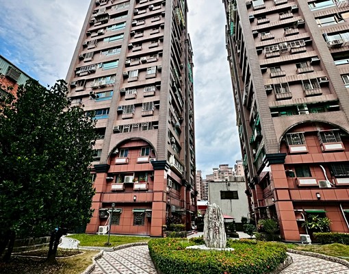 蘆洲龍品天廈電梯套房(離徐匯中學捷運站500公尺) - Image 1