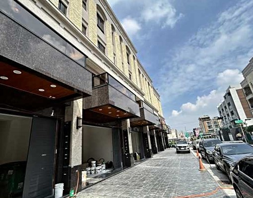 仁雄商圈全新金店面一樓出租 - Image 3