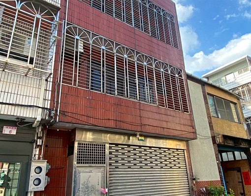 龍泉街可停車透天|龍岡商圈|大空間透天|鄰近公園、市場、學區 - Image 1