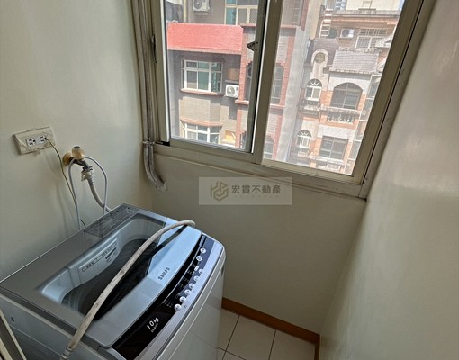 金山街浴室對外窗雙門冰箱室內機車位採光電梯套房 - Image 5