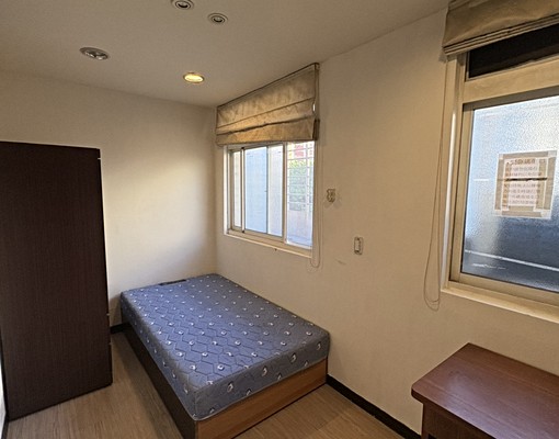 民族路女性專屬雅房｜對外窗通風佳｜租金含水電瓦斯 - Image 1