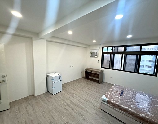 頂溪❣️全新裝潢一手屋/獨洗曬大空間/採光通風格局方正/ - Image 4