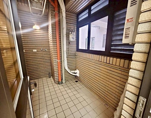 國際館簡配寧靜四房車|屋況佳雙衛開窗|可租補入戶籍 - Image 4