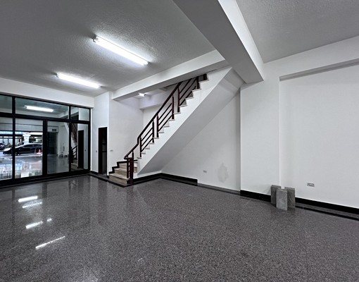 文平路透天整棟出租(一樓可店面) - Image 2