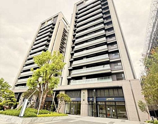 (租)岡山87期!鳳凰信義尬車位|全配家具電2+1房(含管) - Image 1