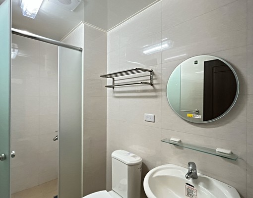 福安八街嶄新電梯套房含水網路第四台電5元可租補多間可選!!! - Image 8