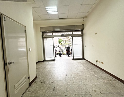 🎏市政府捷運站旁🎏超值金店面🎏週遭住宅🎏辦公人口密 - Image 2