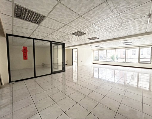 🎏市政府捷運站旁🎏超值金店面🎏週遭住宅🎏辦公人口密 - Image 4