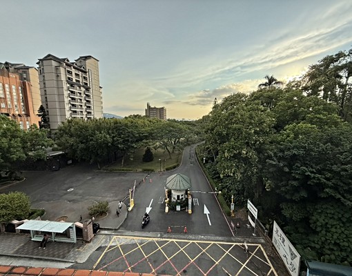 真理大學正門對面公寓(有陽台可租補) - Image 5