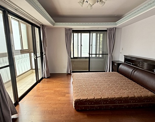 我是承辦🙋沙鹿輕屋齡邊間透天🉑停3車🚘#大坪數附傢俱 - Image 9