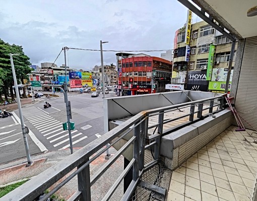 捷運淡水站旁創意空間 - Image 6