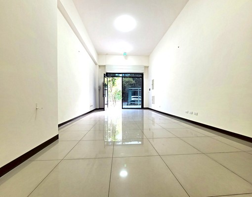 林口忠福路|氧樂多雙層店面+平車開店首選地段 - Image 1