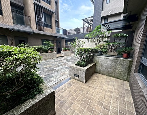 可申請租補_免仲介服務費_八里全新透天_五泰小簡 - Image 1
