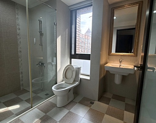 超級漂亮大三房+車位便宜出租可申請補助 - Image 9