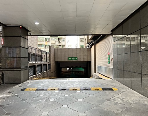 永春信義EAT坡平B2靠邊車位（愛車首選） - Image 8