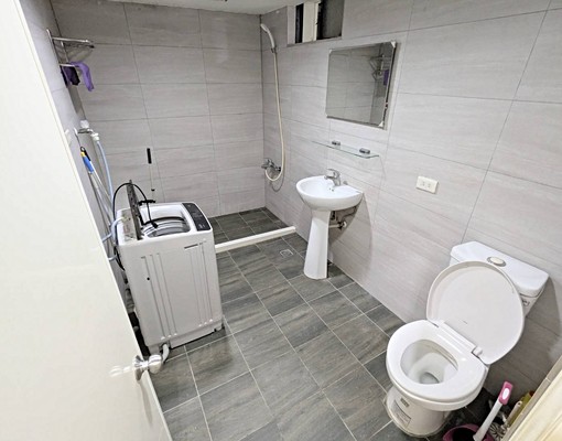 重慶北路一段，站前下街入口Z8入口前~公㝢4樓獨套1房 - Image 4