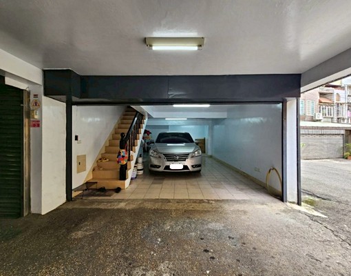 中壢家樂福4房美透天自家車庫三面採光 - Image 1