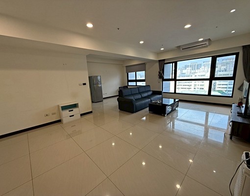 嘉禾社宅/免仲可租補/八德超稀有三房車客廳大空間 - Image 1