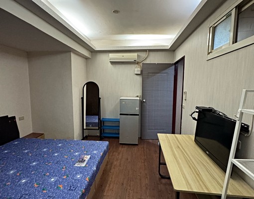 近三和國中捷運站,2樓獨立套房,傢俱齊全,含水網路及第四台 - Image 1