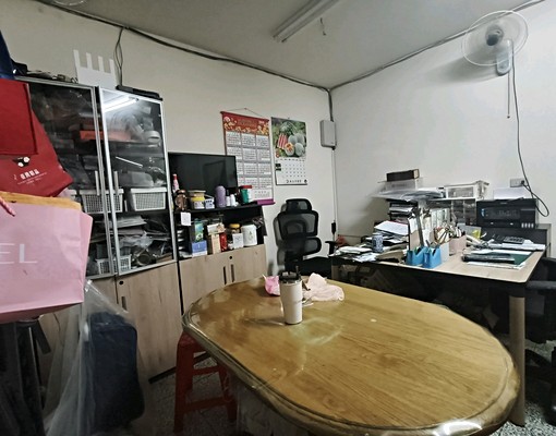 ~租環球百貨辦公倉儲一樓~ - Image 3