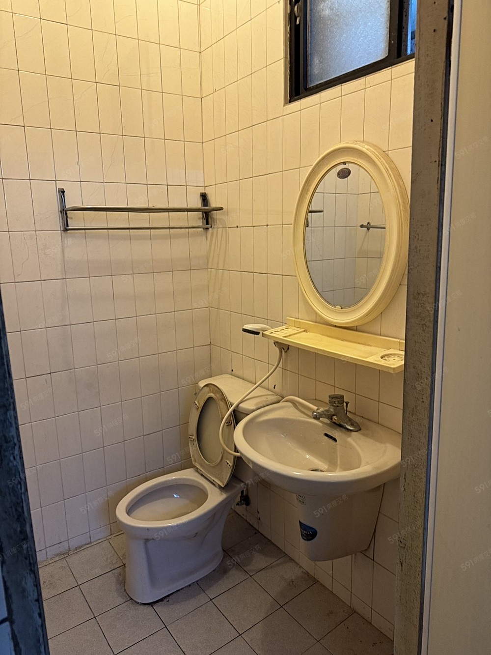 中興街一樓厠所
