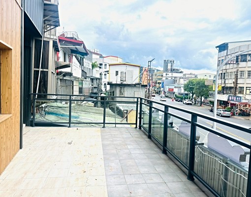 礁溪臨麥當勞.省道上全新2樓整層住家.人潮強強滾.生活機能佳 - Image 3