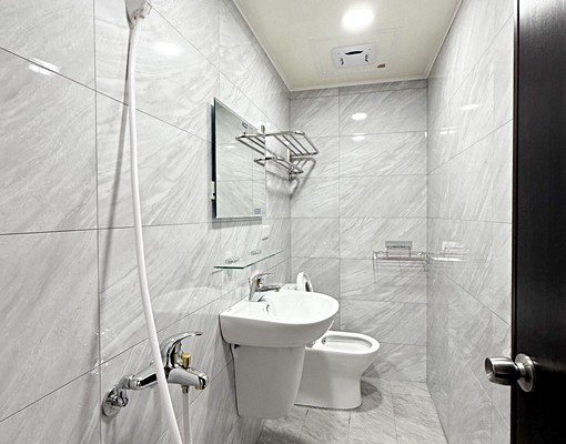 東海商圈🆕全新裝潢套房出租⛔️限女性✅有陽台✅有網路 - Image 5