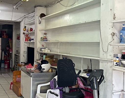 南方澳金媽祖漁市場旁的黃金店面 - Image 5