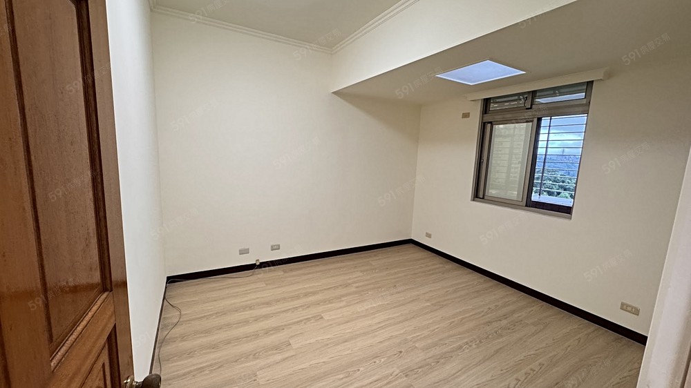 次臥2 (格局方正、皆有對外開窗)