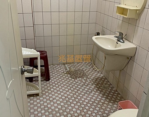 兆基🏡東門路近新樓醫院,透天分租3樓四房,獨立出入 - Image 9