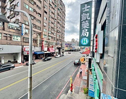 沛沛~自由黃昏市場三角窗金店面整棟 - Image 14