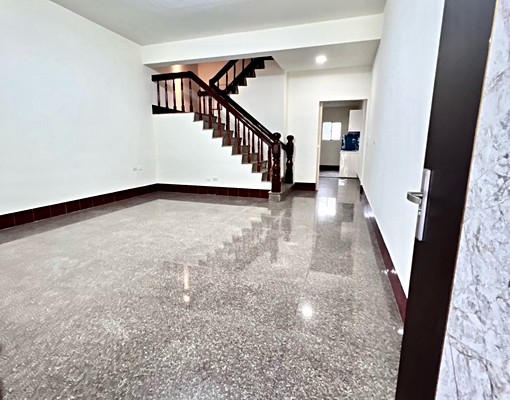 航太園區車庫透天翻新｜現況出租 - Image 1