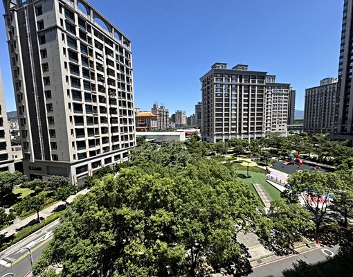 公園旁璀璨三房含車位出租 - Image 2