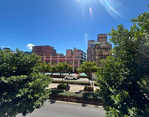 麗林國小正對面，公園路景觀露臺三房車。 - Image 8