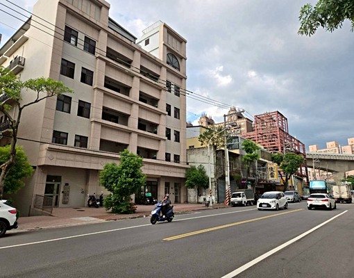 南崁【可廠登◆營登◆一樓店面+辦公室+住家】 - Image 1